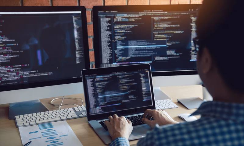 数据科学选型:R与Python如何赋能梅县网站建设?